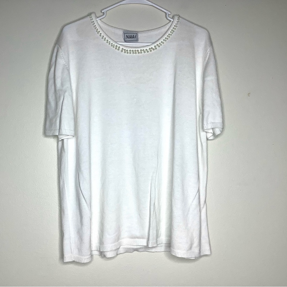 < Vintage Nikki Elegant White Sweater Top With Pearl Neckline >